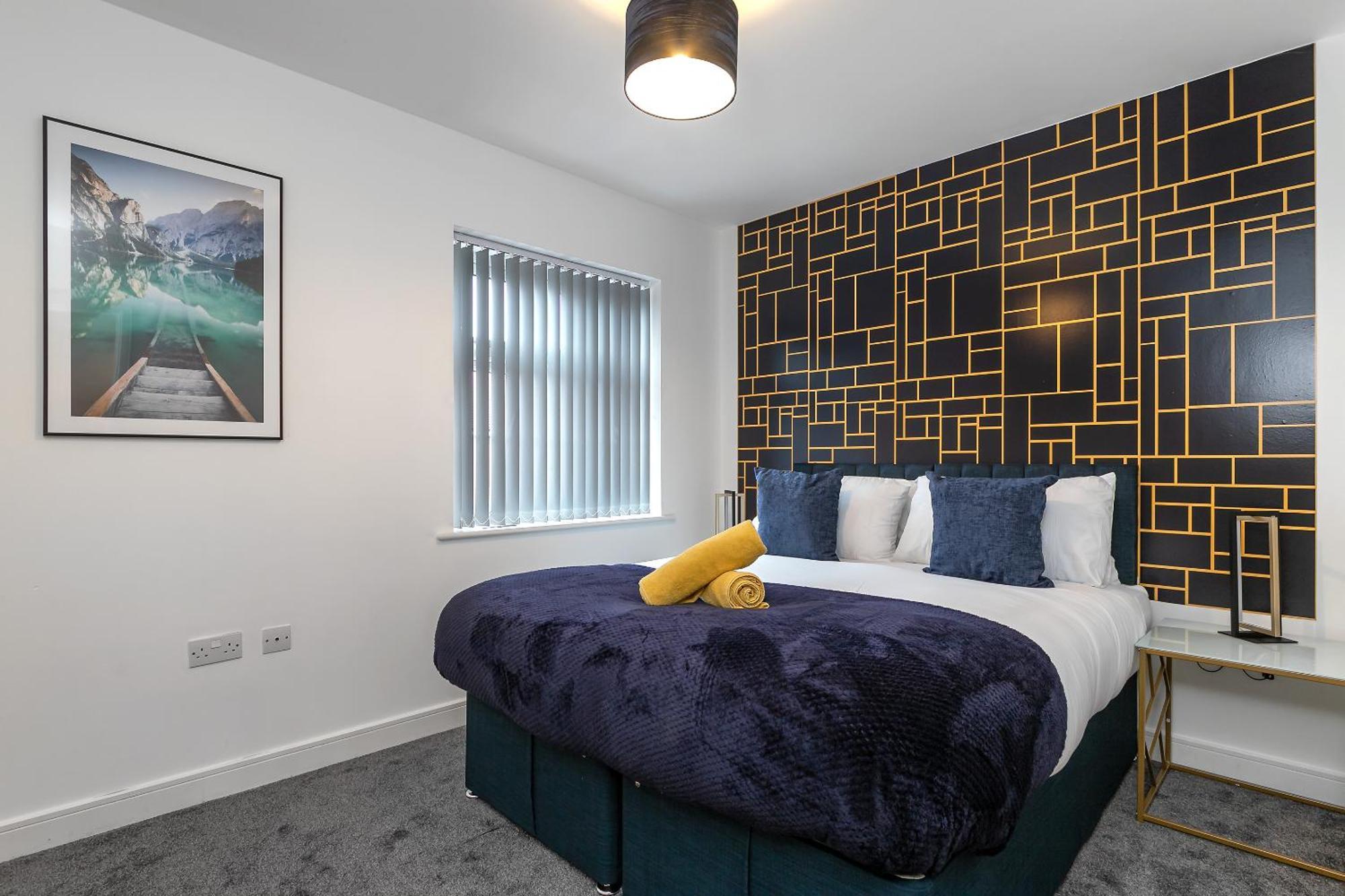 Stunning Two Bedroom-free Parking-central Location-two Bathrooms-close To Airport & Station *
