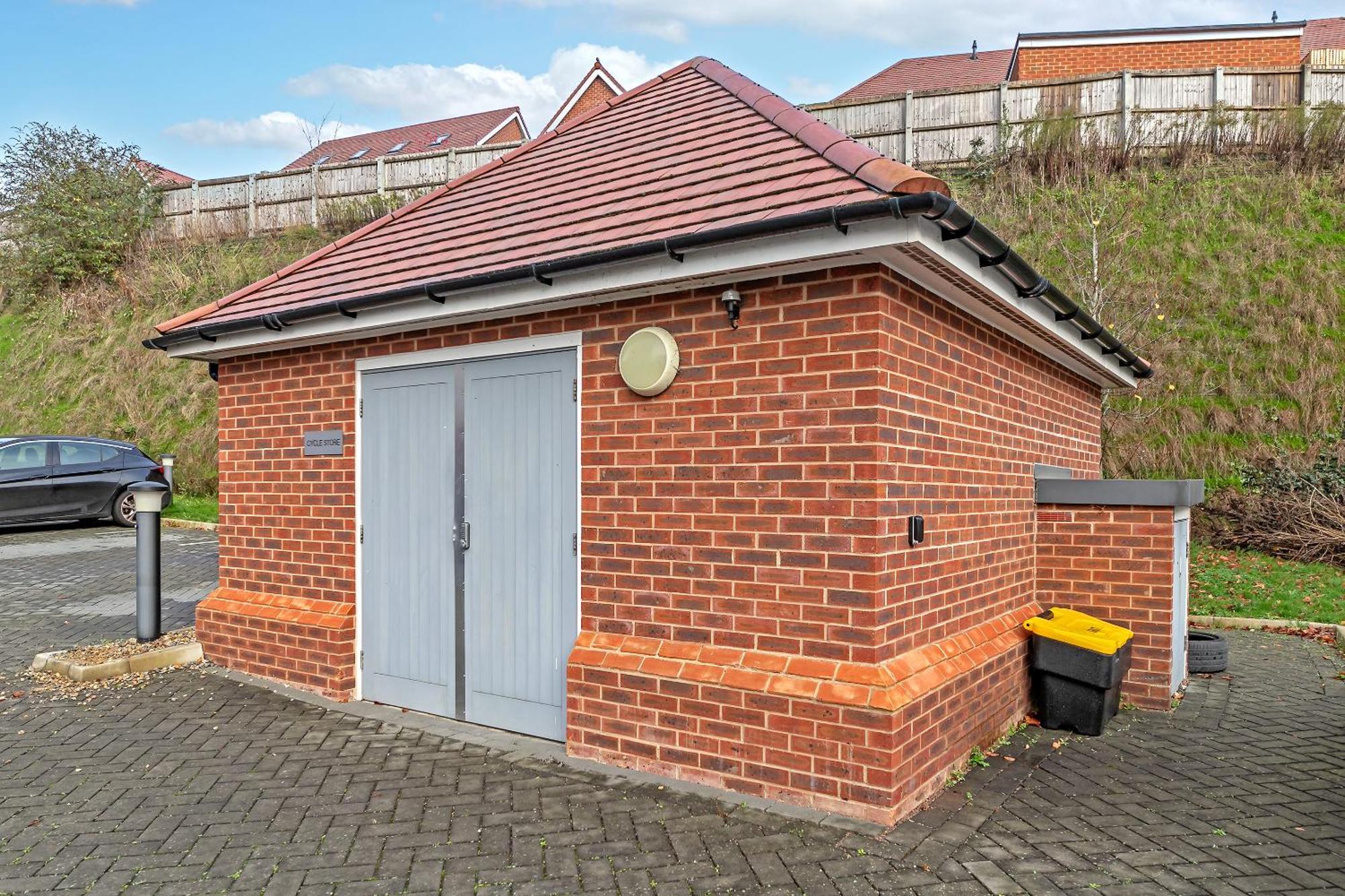 Stunning Two Bedroom-free Parking-central Location-two Bathrooms-close To Airport & Station * Luton (Bedfordshire)