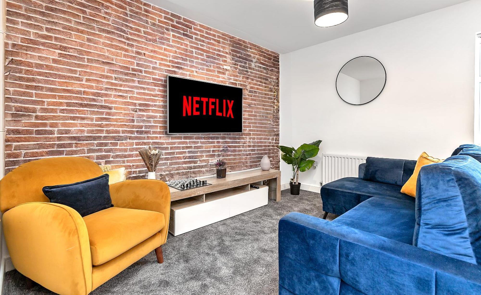 Stunning Two Bedroom-free Parking-central Location-two Bathrooms-close To Airport & Station Apartment