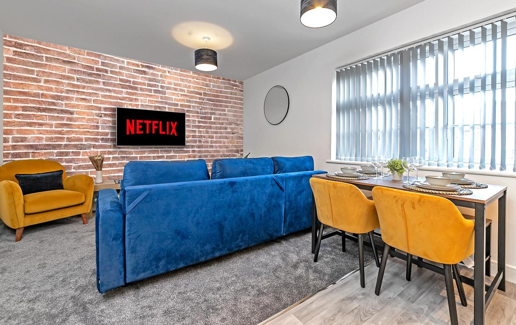 Apartment Stunning Two Bedroom-free Parking-central Location-two Bathrooms-close To Airport & Station *
